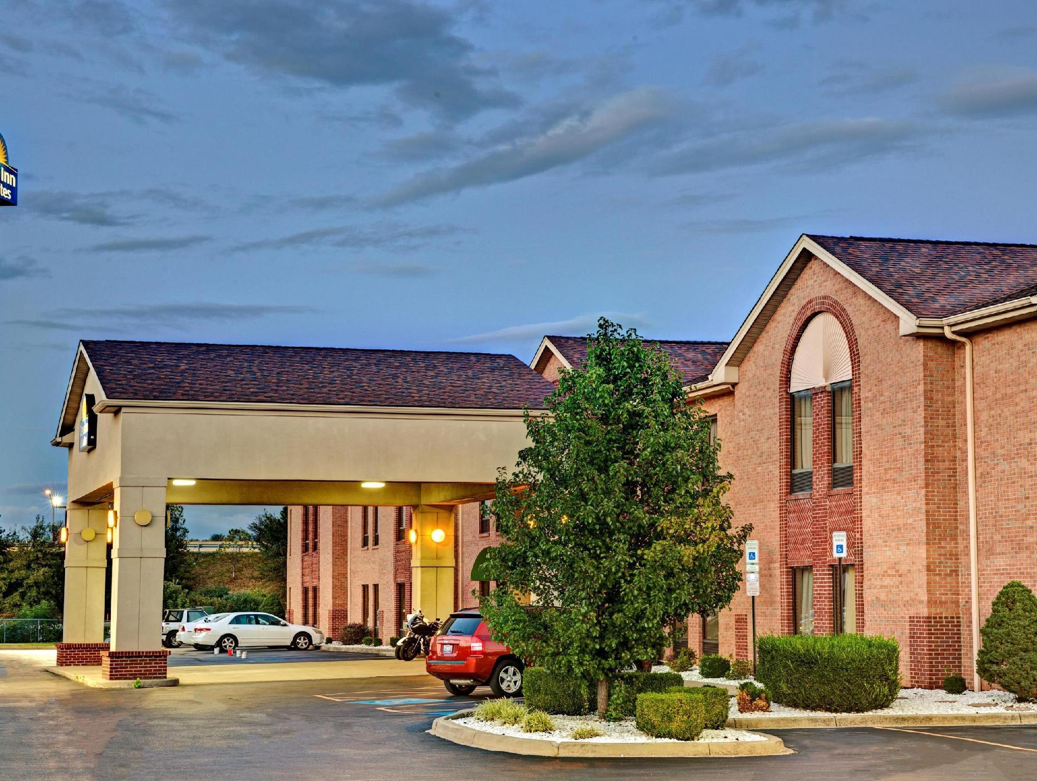 Days Inn & Suites By Wyndham Louisville Sw מראה חיצוני תמונה