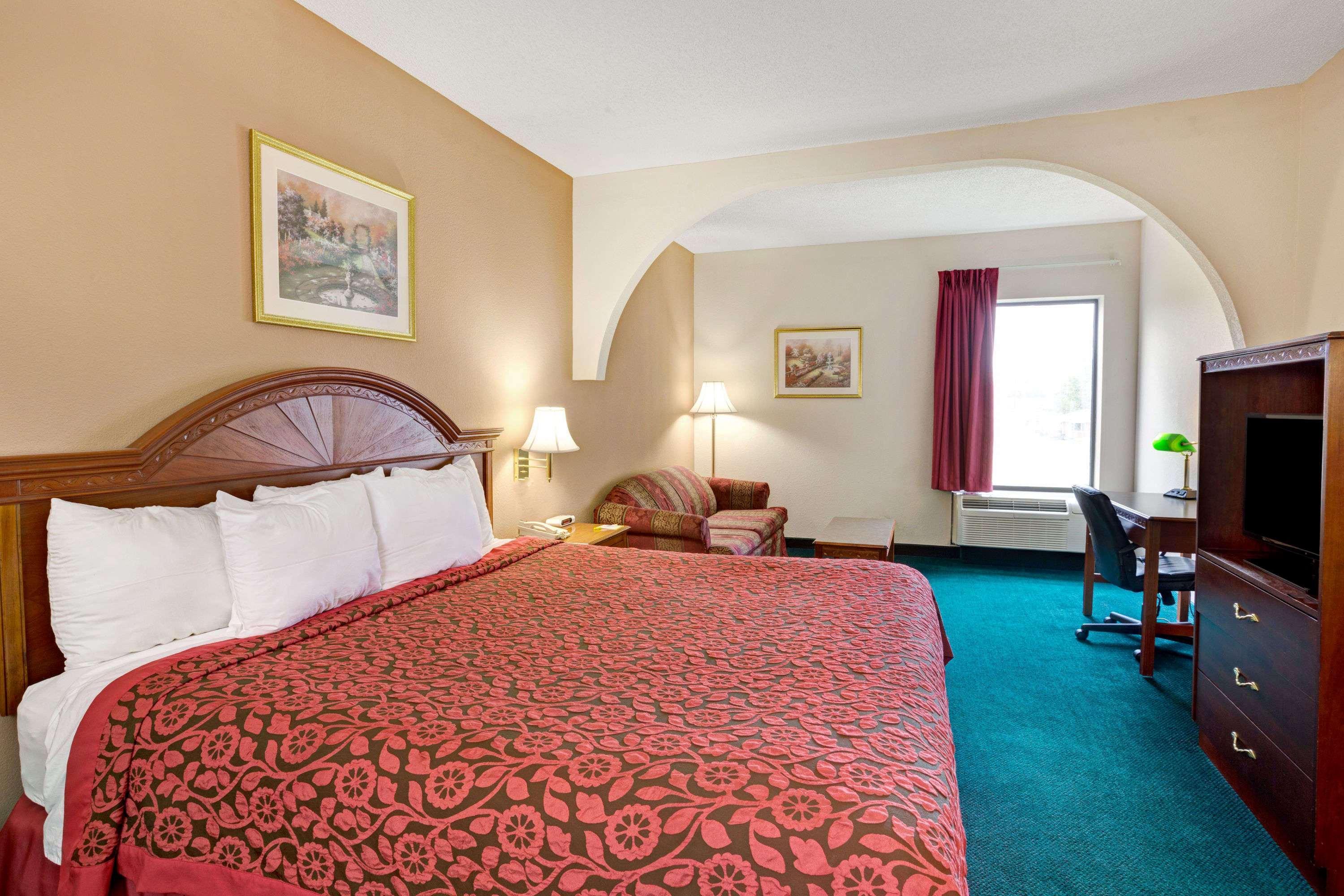 Days Inn & Suites By Wyndham Louisville Sw מראה חיצוני תמונה