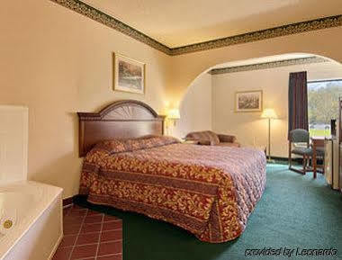 Days Inn & Suites By Wyndham Louisville Sw מראה חיצוני תמונה